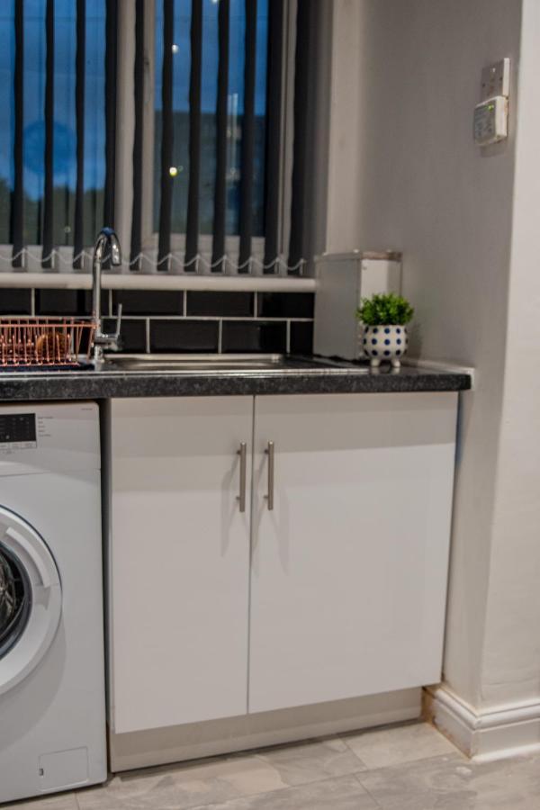 Bv Comfy Spacious 3 Bedroom House At Tatton Street Μάντσεστερ Εξωτερικό φωτογραφία